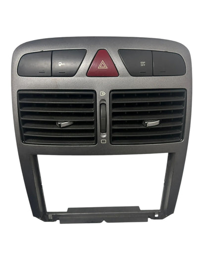 Peugeot 307 Armaturenverkleidung Radioschacht Warnblinker 9634505077